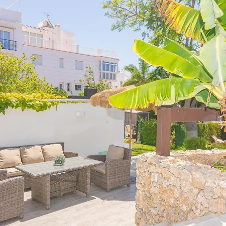 Con Piscina Privada En Calle Carabeo Nerja