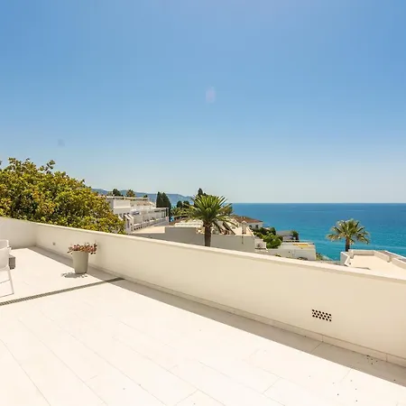 Villa Con Piscina Privada En Calle Carabeo