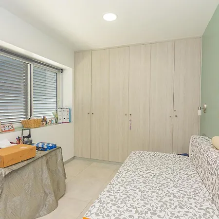 Villa Con Piscina Privada En Calle Carabeo