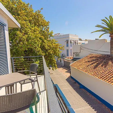 Con Piscina Privada En Calle Carabeo Villa *