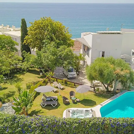 Con Piscina Privada En Calle Carabeo Villa Nerja