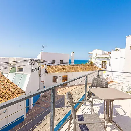 Villa Con Piscina Privada En Calle Carabeo *