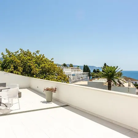 Villa Con Piscina Privada En Calle Carabeo Nerja