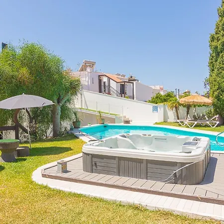 Con Piscina Privada En Calle Carabeo * Nerja