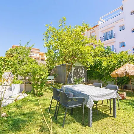 Con Piscina Privada En Calle Carabeo Villa