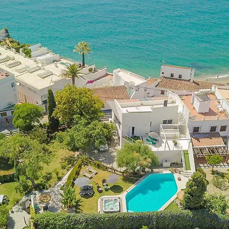 Con Piscina Privada En Calle Carabeo Nerja