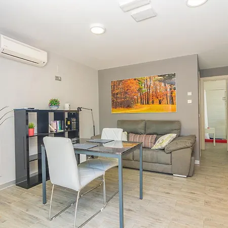Villa Con Piscina Privada En Calle Carabeo Nerja