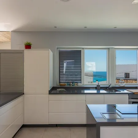 Villa Con Piscina Privada En Calle Carabeo Nerja