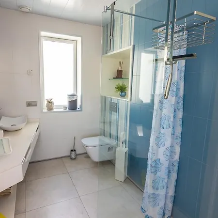 Con Piscina Privada En Calle Carabeo *