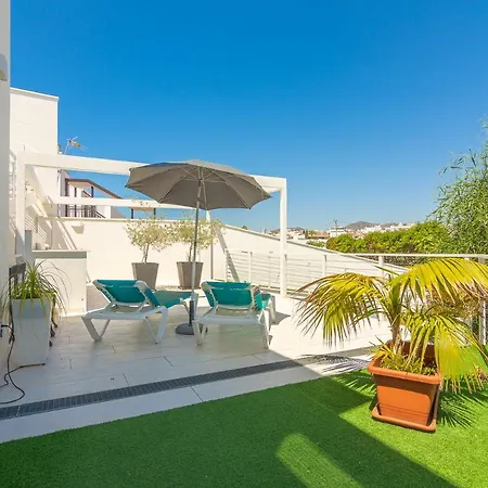 Con Piscina Privada En Calle Carabeo Villa *